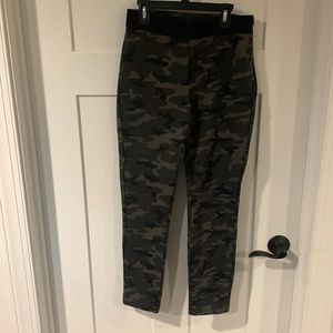 Gap Womens Camouflage Leggings Size Small Black And Gray Pocket  Zip Button